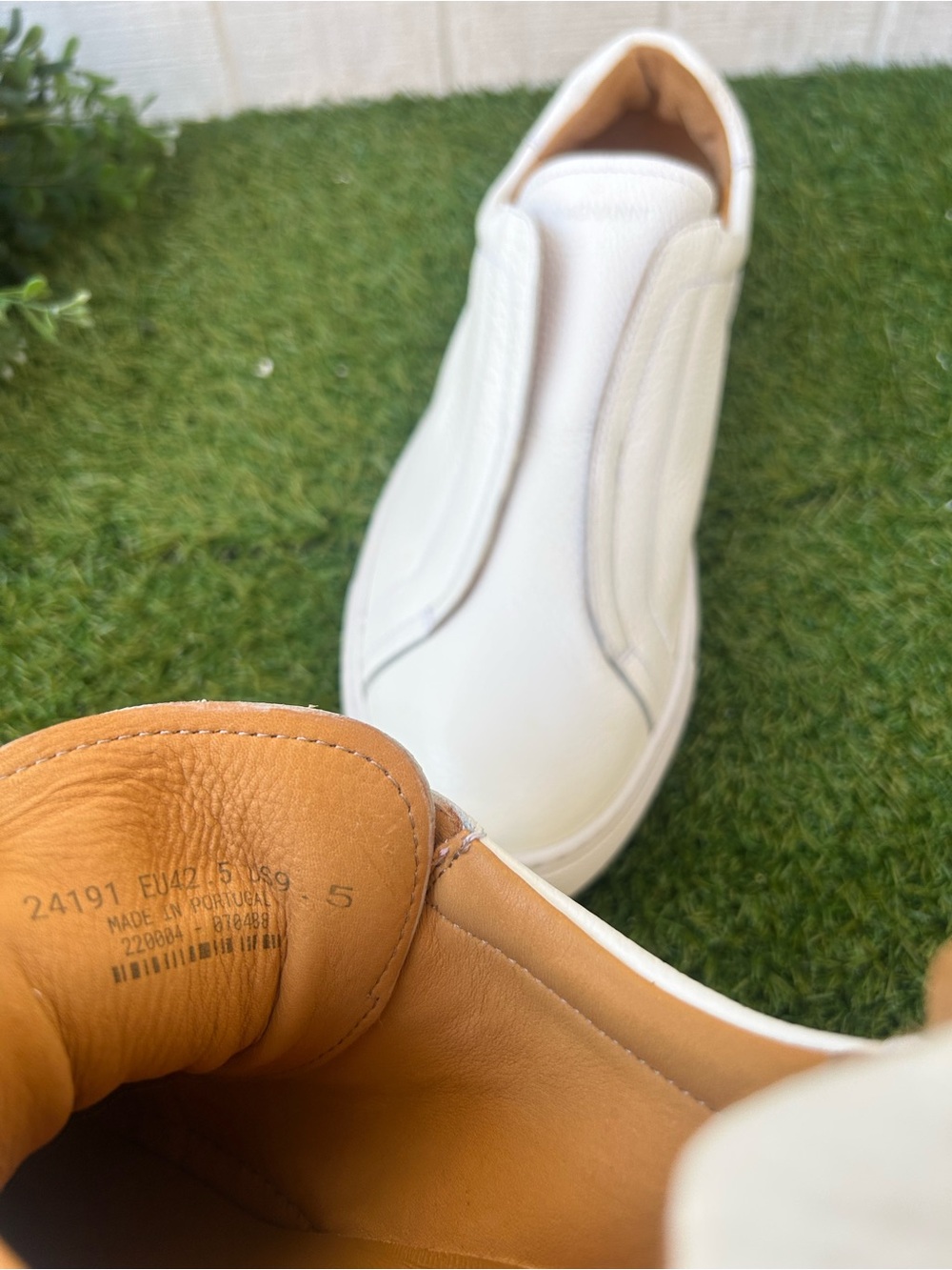 MAGNANNI Laska Slip-On Sneaker
WHITE men size 9.5 new
$475 - Picture 15 of 16